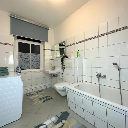 Stilvolle, Charmante Ferienwohnung In דירה